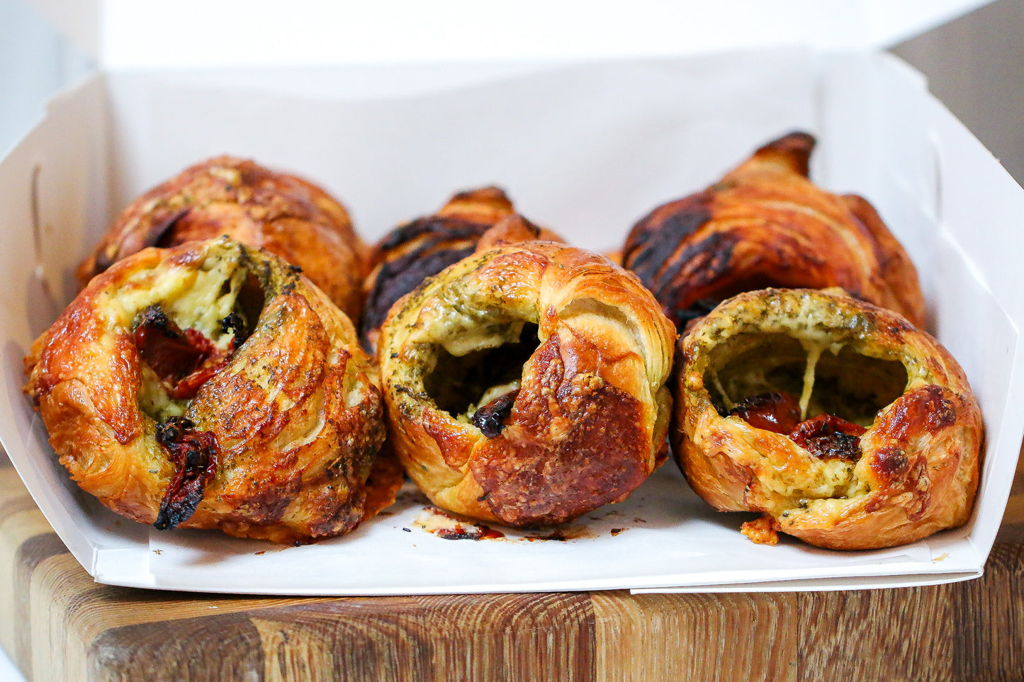 Sundried Tomato, Basil & Cheddar Scrollsants