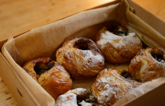 THE MINCE PIE SCROLLS BOX