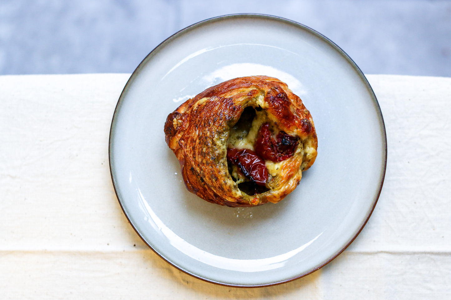Sundried Tomato, Basil & Cheddar Scrollsants