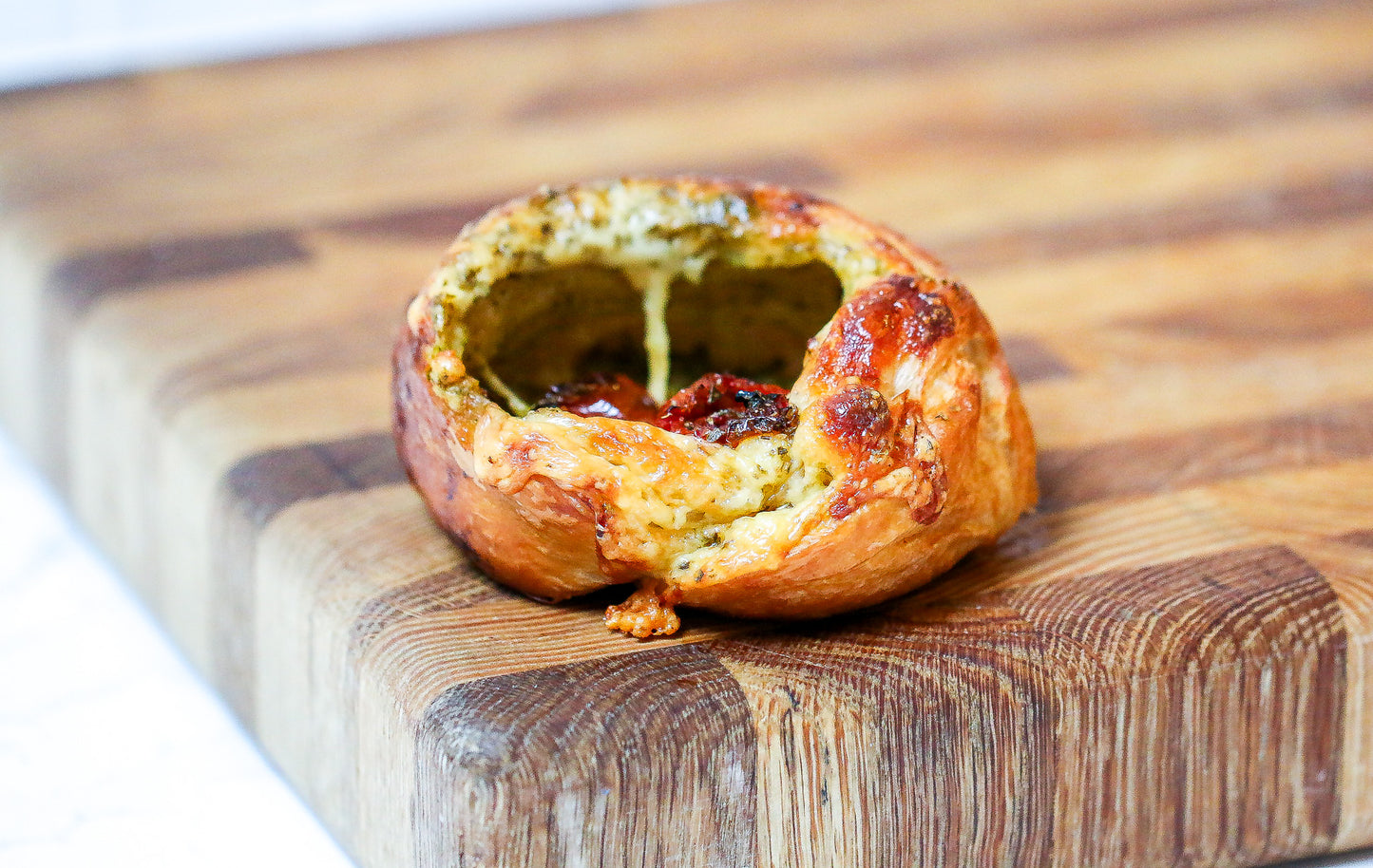 Sundried Tomato, Basil & Cheddar Scrollsants