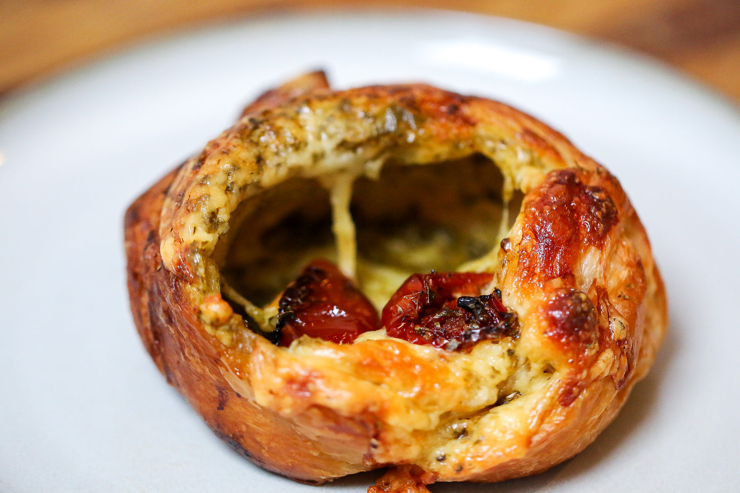 Sundried Tomato, Basil & Cheddar Scrollsants